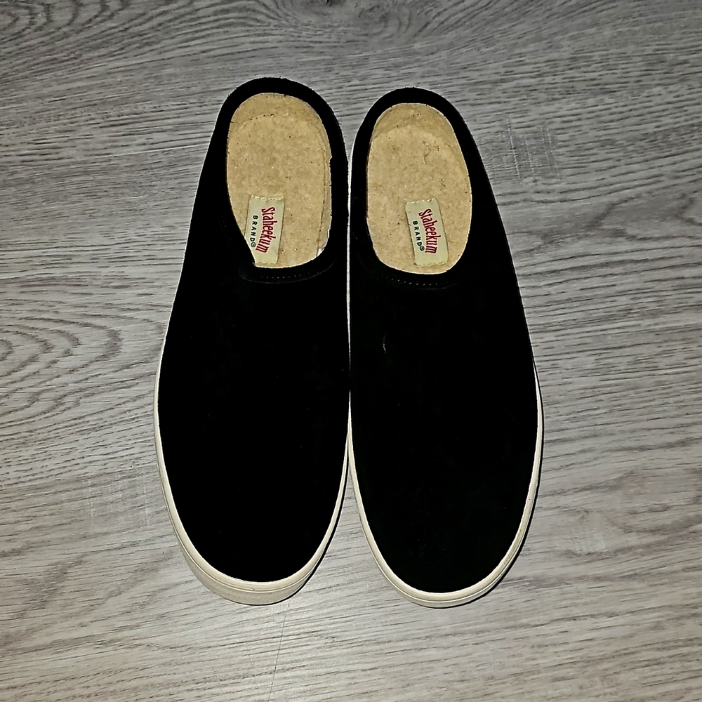 Like New Women's size 9 Black Seude Staheekum Slip-on Shoes